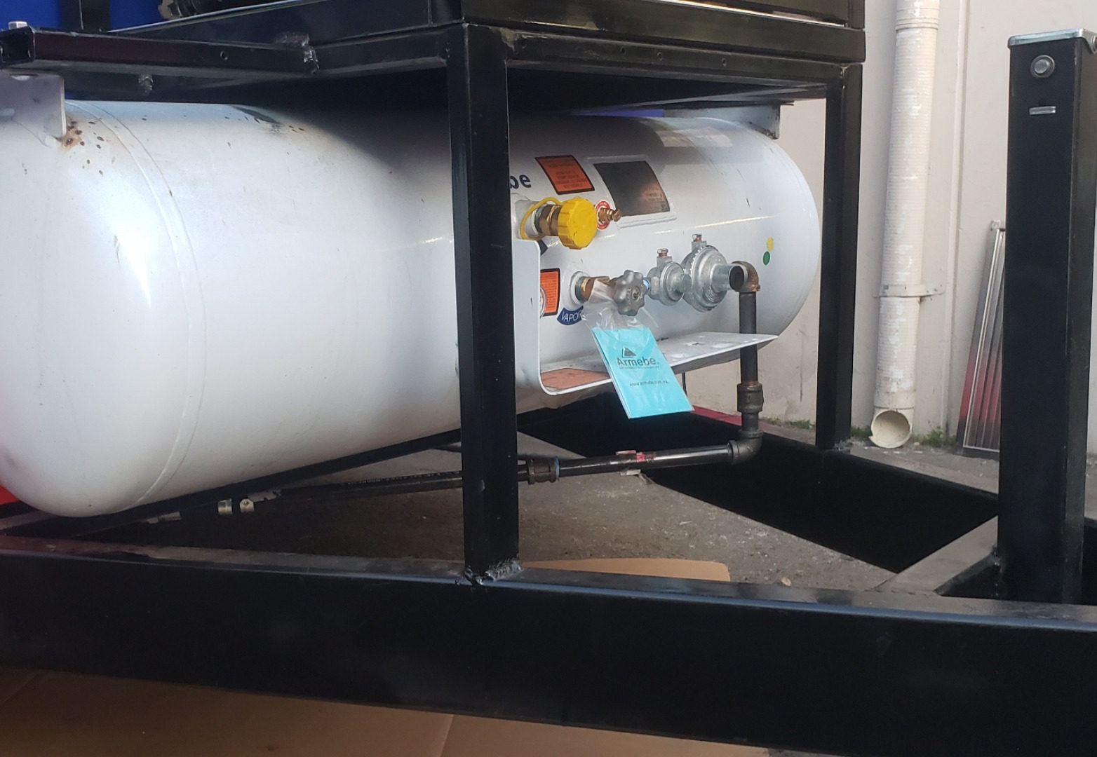 Sistema de gas y tanque de propano en un food truck