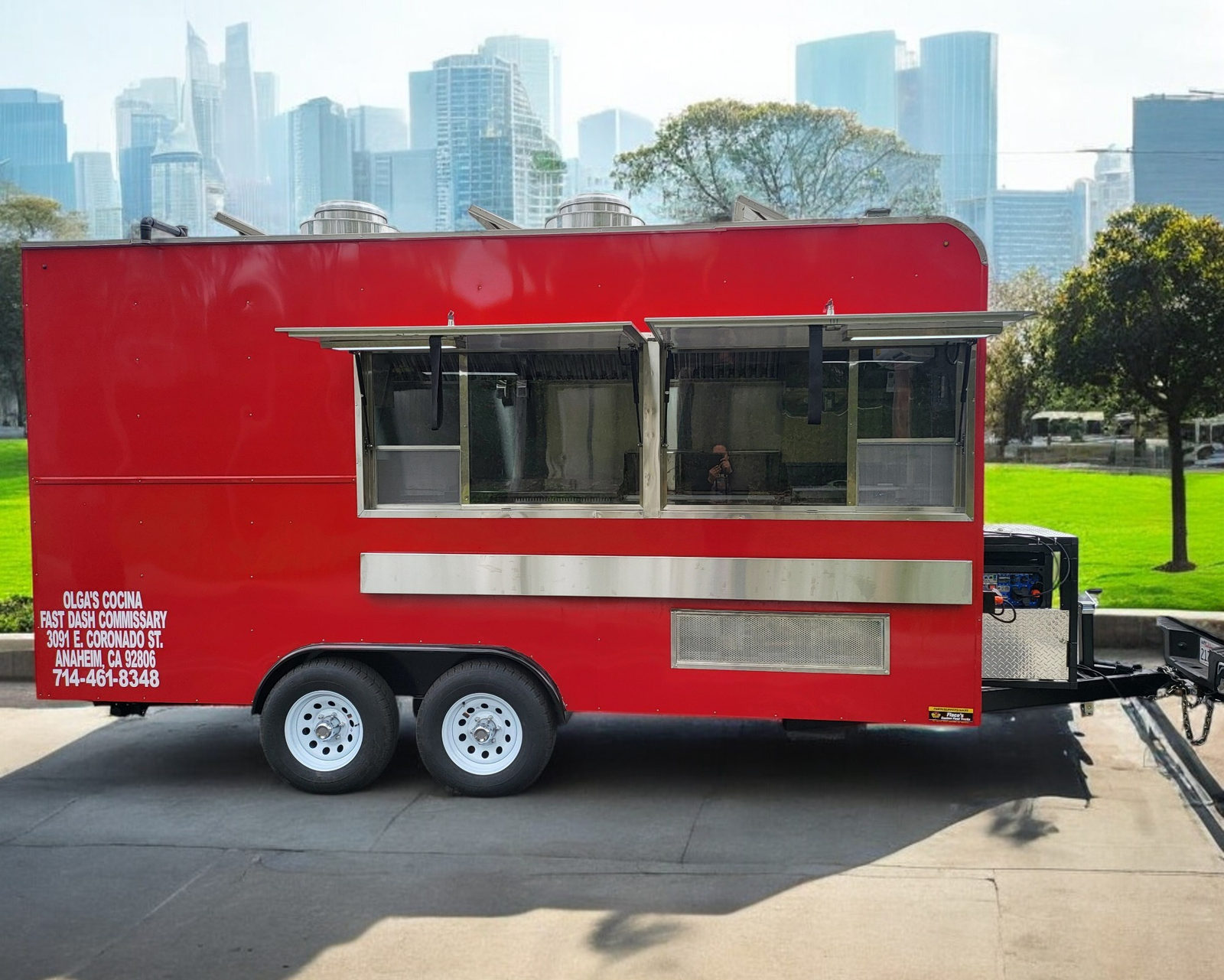 Trailer rojo de comida construido por Flacos